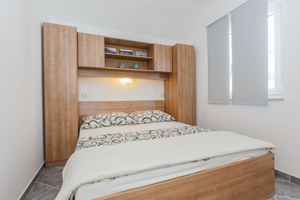 Apartments Viljac トロギール 部屋 写真