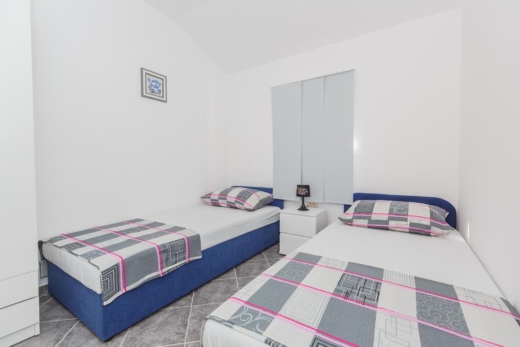Apartments Viljac トロギール 部屋 写真