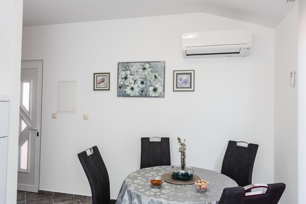 Apartments Viljac トロギール 部屋 写真