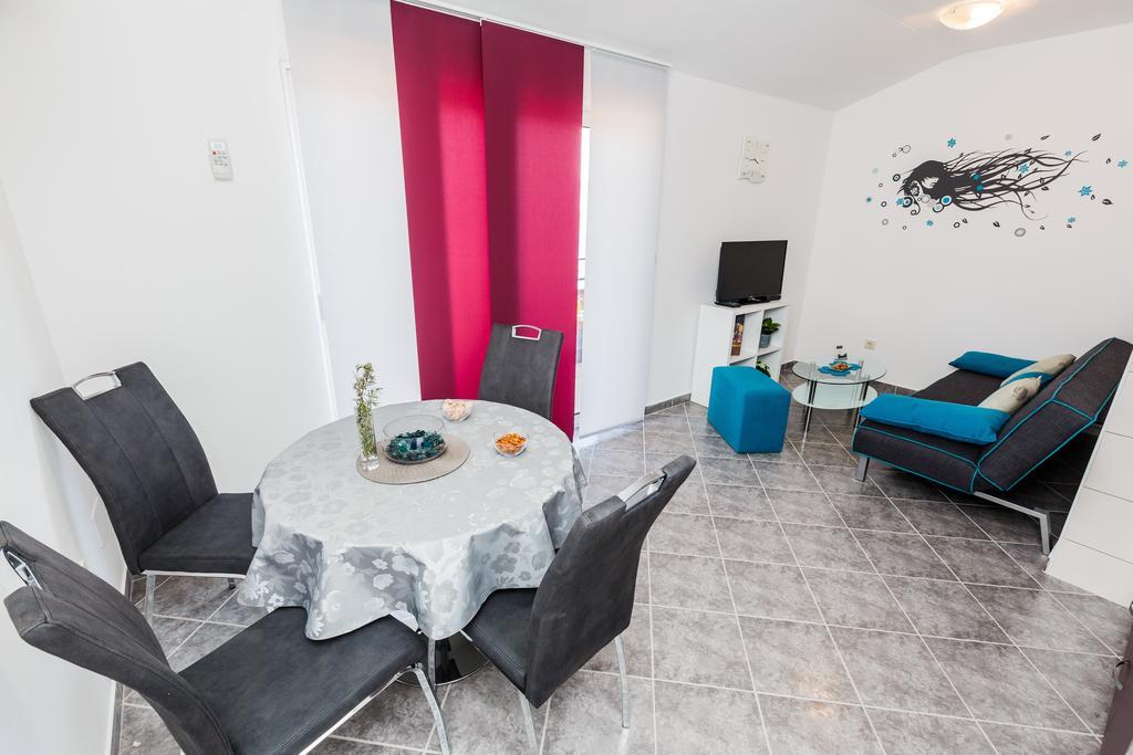 Apartments Viljac トロギール 部屋 写真