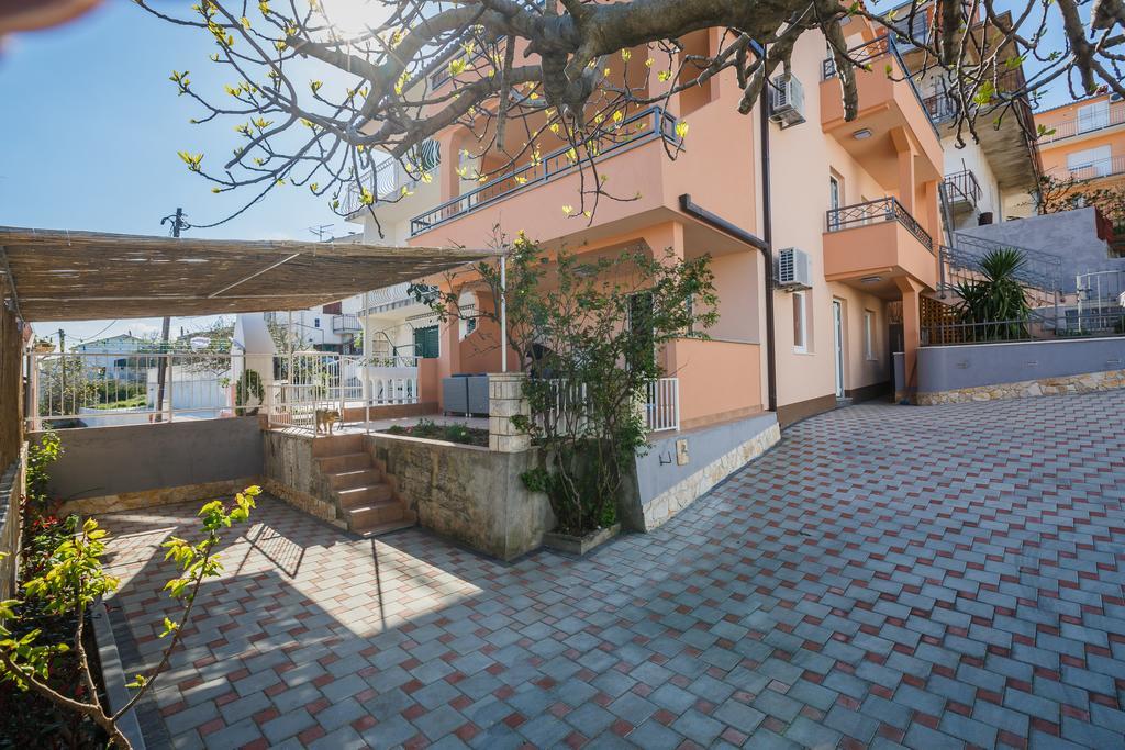Apartments Viljac トロギール エクステリア 写真