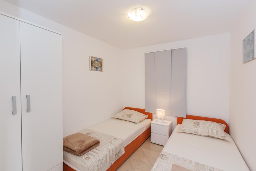 Apartments Viljac トロギール 部屋 写真