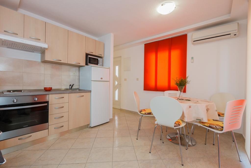 Apartments Viljac トロギール 部屋 写真