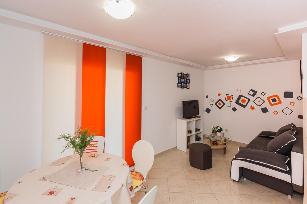 Apartments Viljac トロギール 部屋 写真
